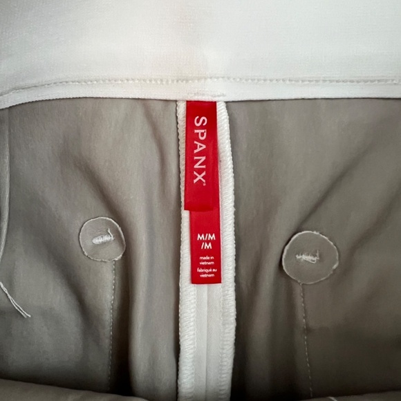 NEW Spanx On the Go Ultimate Opacity Classic White Shorts - Picture 7 of 13